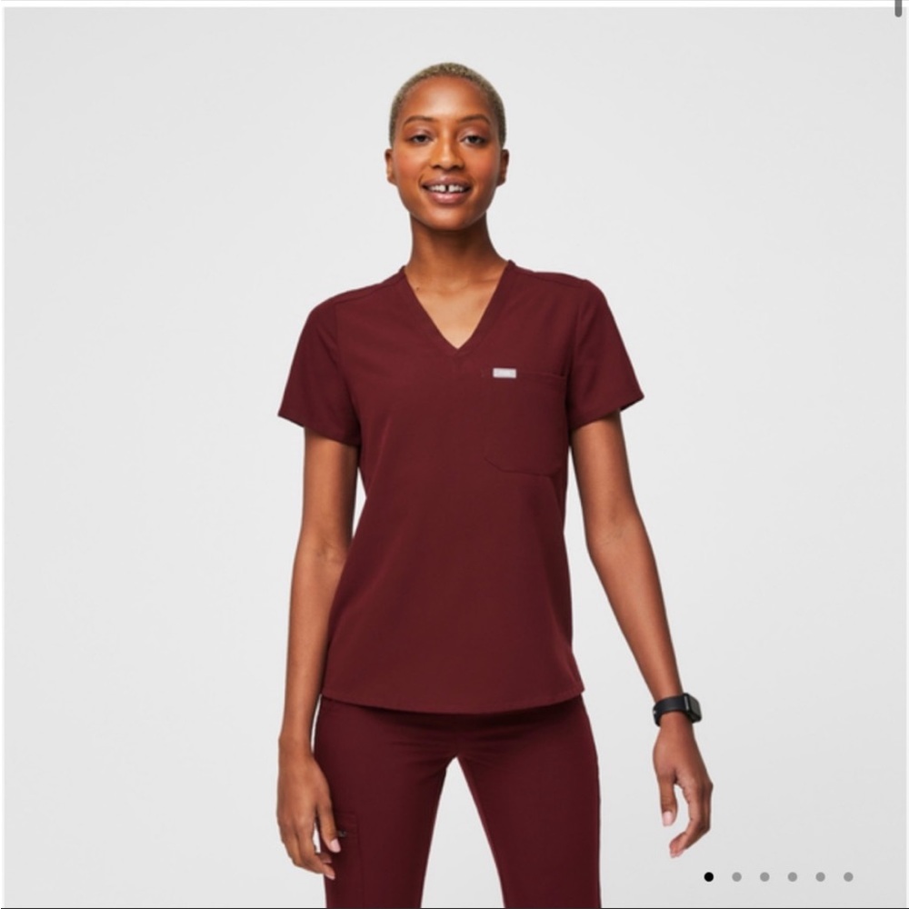 Figs Catarina one pocket burgundy scrub top in small